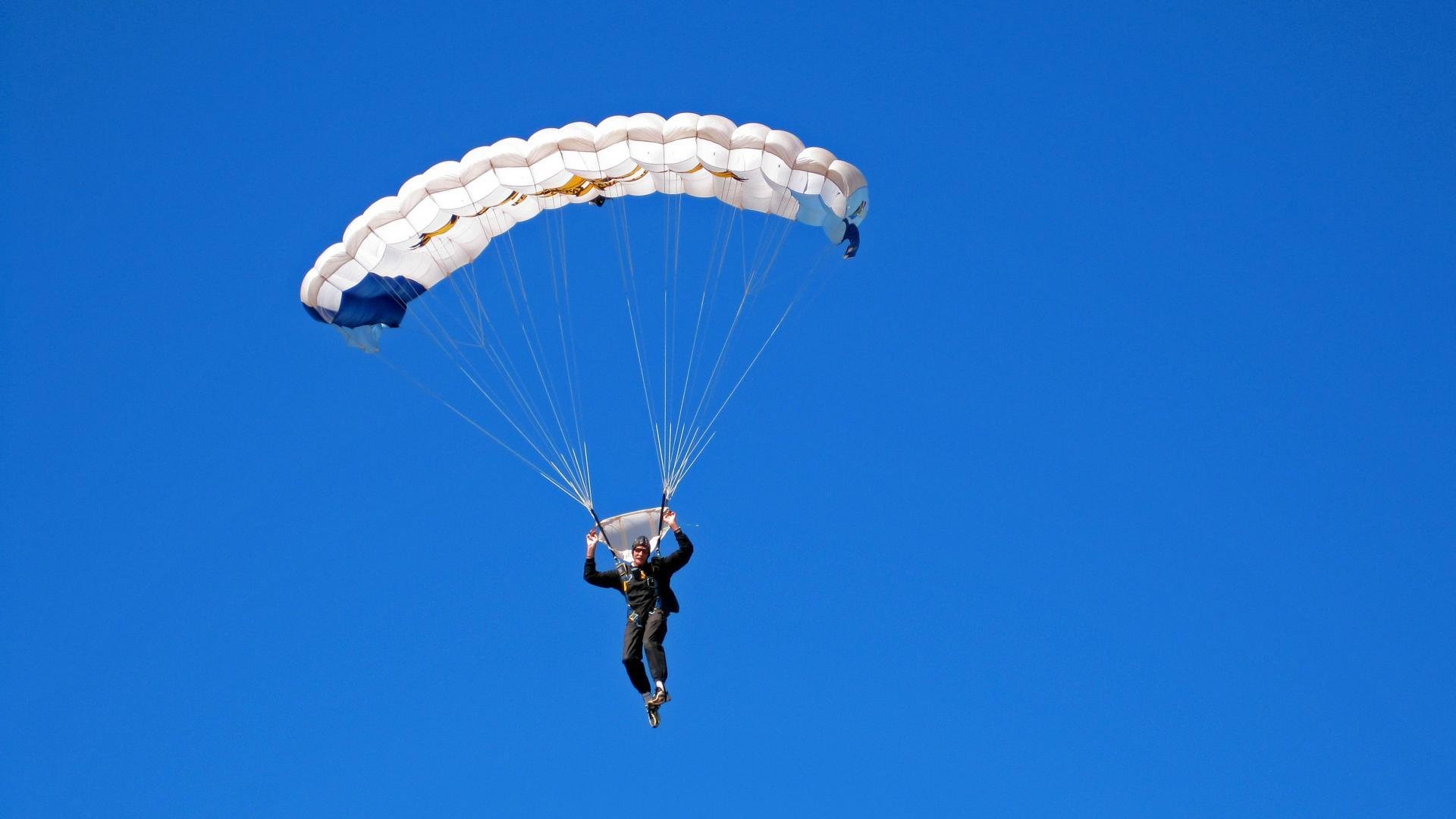 开云真人体育娱乐-国家队场上指挥体系是否过于依赖主教练，国家队指导员